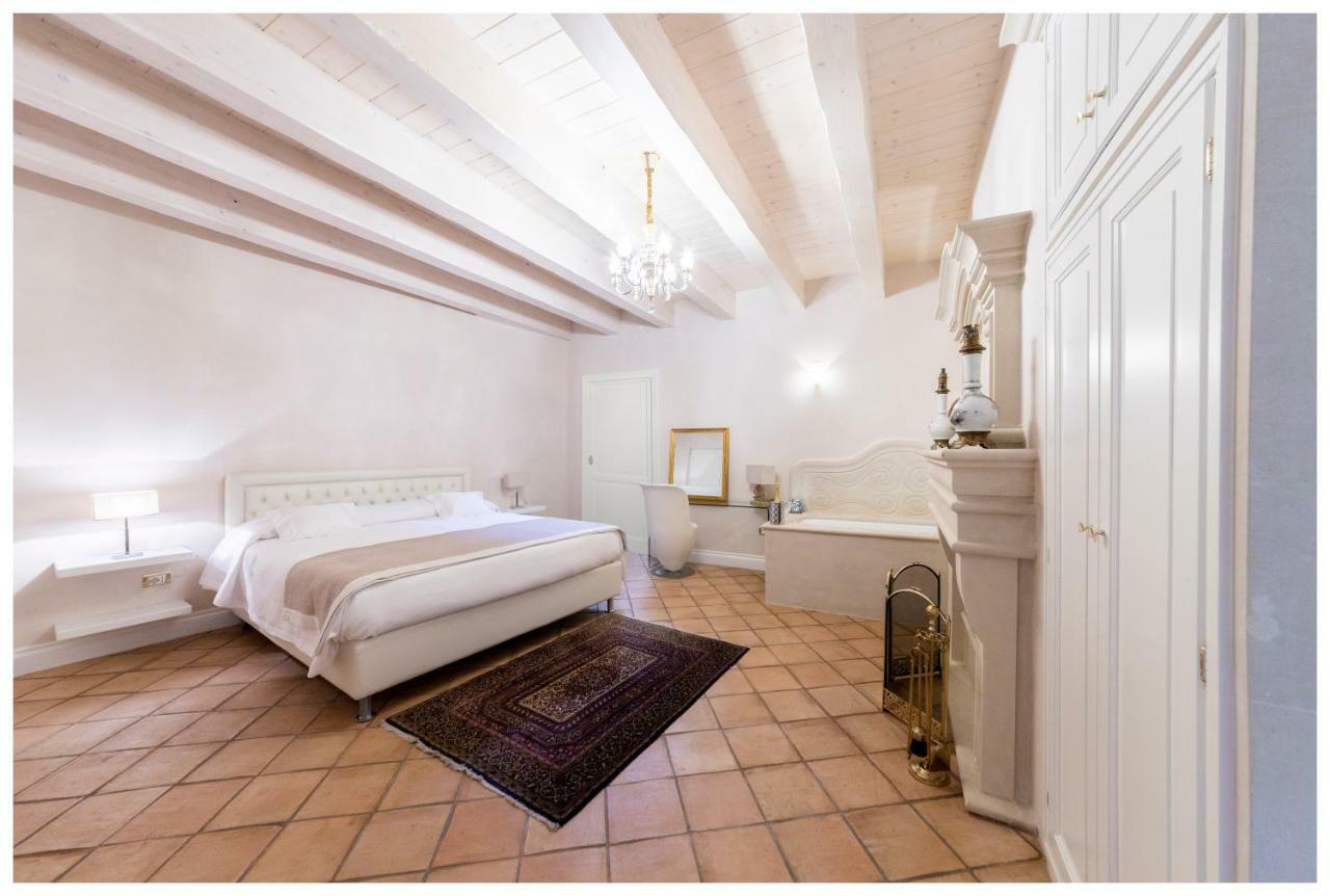 Boutique - Lodge & Suites Crotone Buitenkant foto